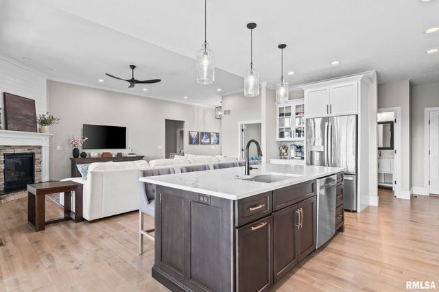 1832 WILLOW BEND Street, Chatham, IL 62629