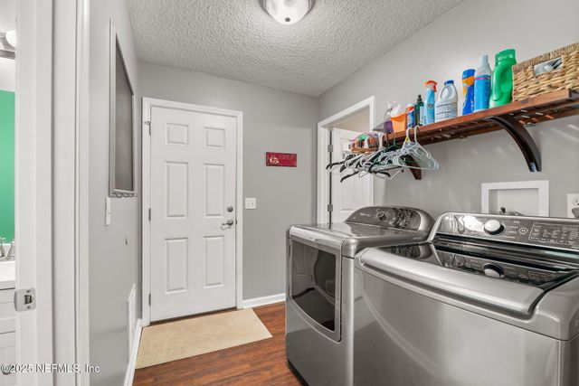 3301 HERMITAGE Road E, Jacksonville, FL 32277