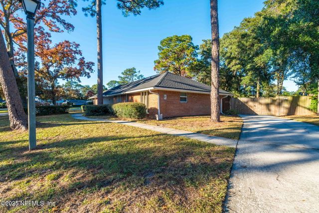 3301 HERMITAGE Road E, Jacksonville, FL 32277