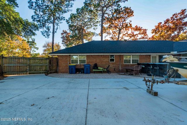 3301 HERMITAGE Road E, Jacksonville, FL 32277