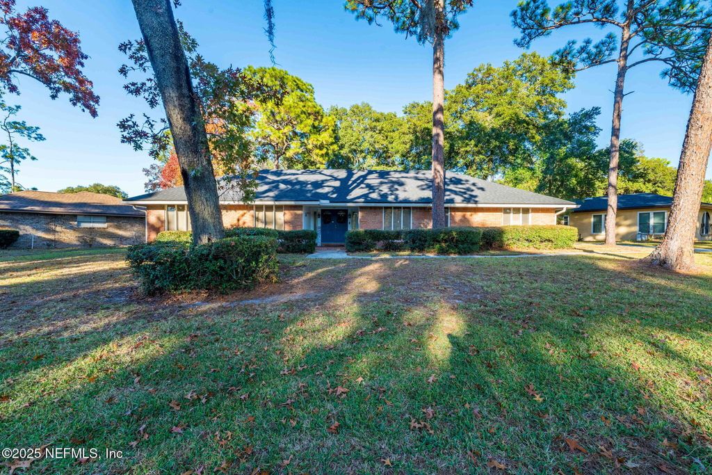 3301 HERMITAGE Road E, Jacksonville, FL 32277