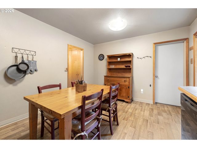 8325 Ne GOING Pl, Portland, OR 97220