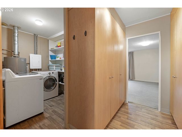 8325 Ne GOING Pl, Portland, OR 97220