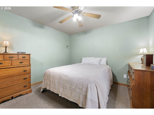 8325 Ne GOING Pl, Portland, OR 97220