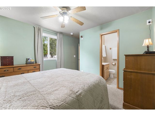 8325 Ne GOING Pl, Portland, OR 97220