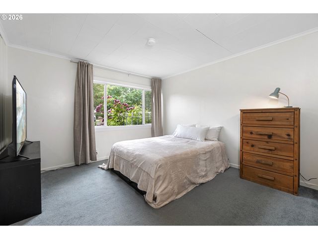 8325 Ne GOING Pl, Portland, OR 97220