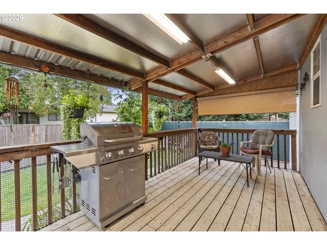 8325 Ne GOING Pl, Portland, OR 97220