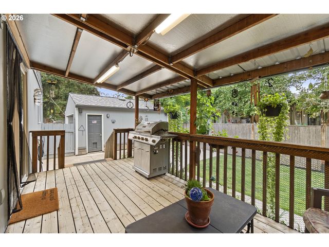 8325 Ne GOING Pl, Portland, OR 97220