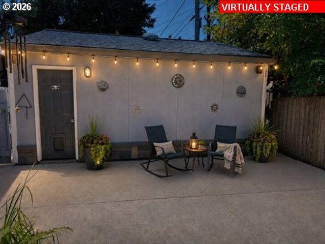 8325 Ne GOING Pl, Portland, OR 97220