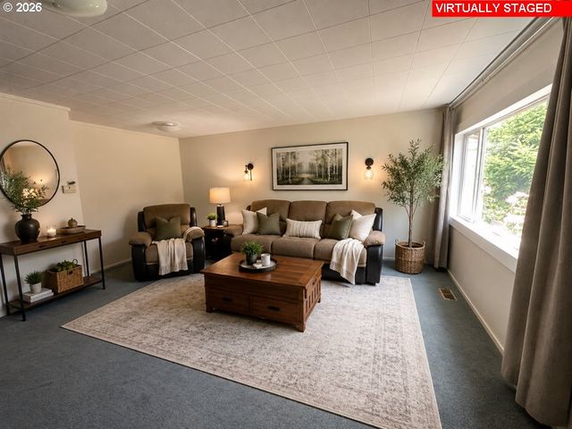 8325 Ne GOING Pl, Portland, OR 97220