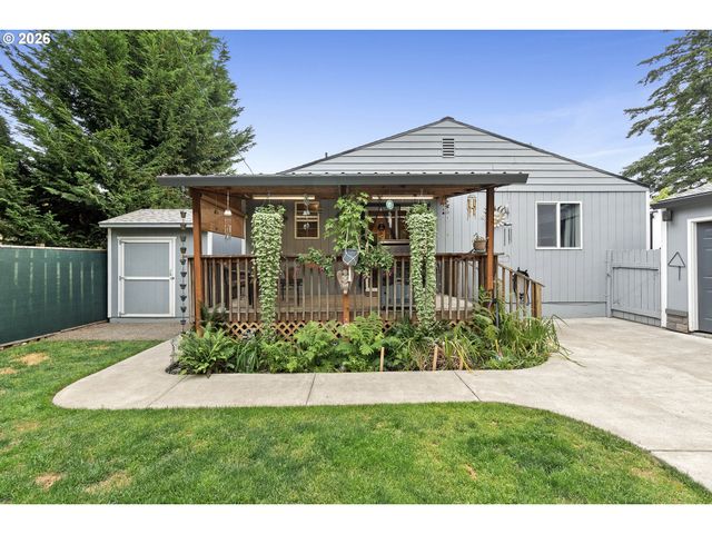 8325 Ne GOING Pl, Portland, OR 97220