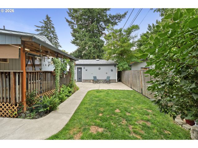 8325 Ne GOING Pl, Portland, OR 97220