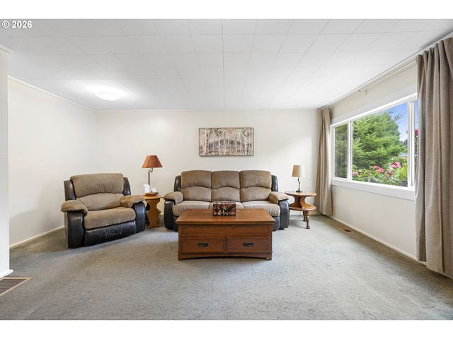 8325 Ne GOING Pl, Portland, OR 97220