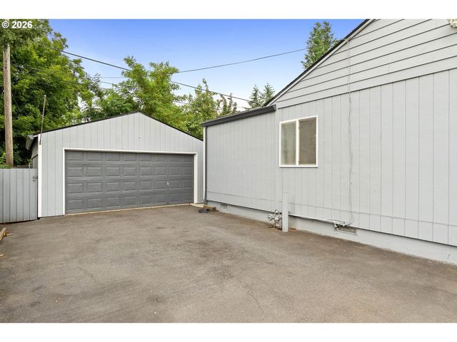 8325 Ne GOING Pl, Portland, OR 97220