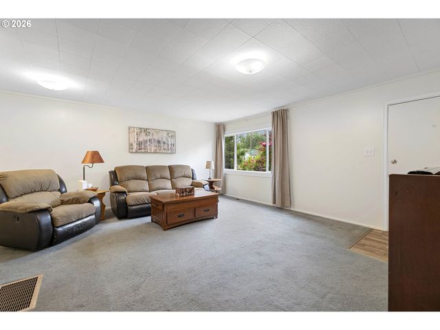 8325 Ne GOING Pl, Portland, OR 97220