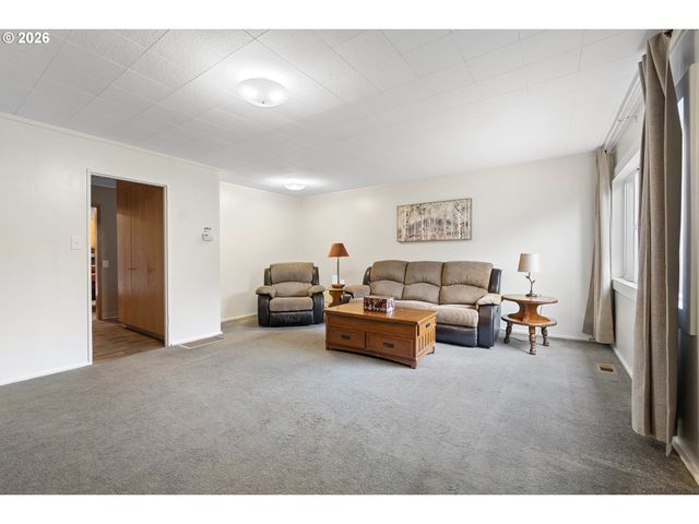 8325 Ne GOING Pl, Portland, OR 97220
