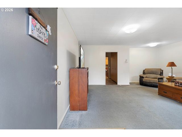 8325 Ne GOING Pl, Portland, OR 97220