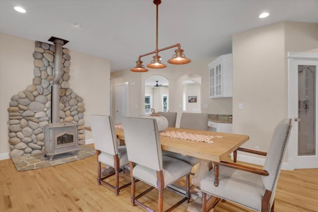 30999 Grooms Rd, Oakdale, CA 95361