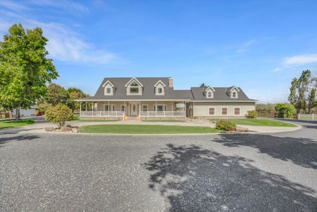 30999 Grooms Rd, Oakdale, CA 95361