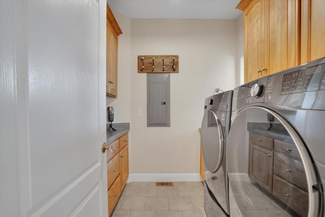 30999 Grooms Rd, Oakdale, CA 95361