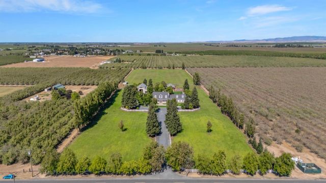 30999 Grooms Rd, Oakdale, CA 95361