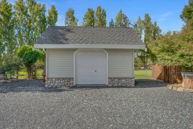 30999 Grooms Rd, Oakdale, CA 95361