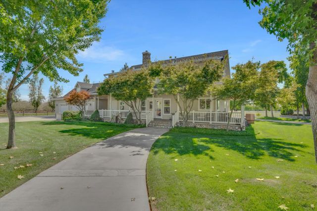 30999 Grooms Rd, Oakdale, CA 95361