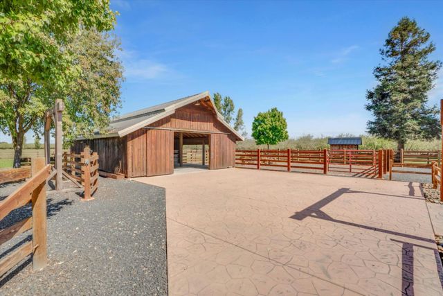 30999 Grooms Rd, Oakdale, CA 95361