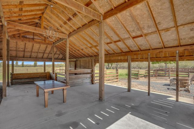 30999 Grooms Rd, Oakdale, CA 95361