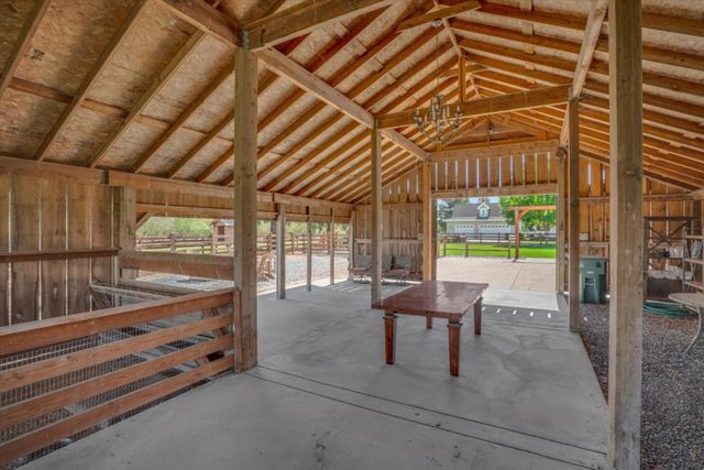 30999 Grooms Rd, Oakdale, CA 95361