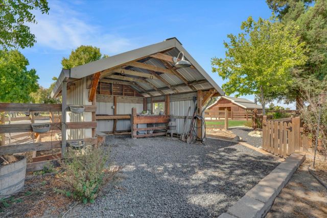 30999 Grooms Rd, Oakdale, CA 95361