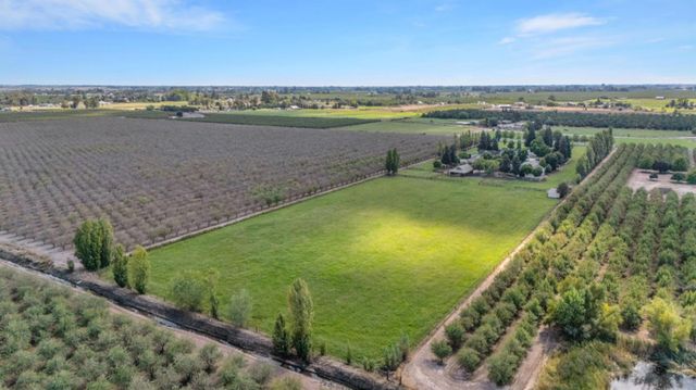 30999 Grooms Rd, Oakdale, CA 95361