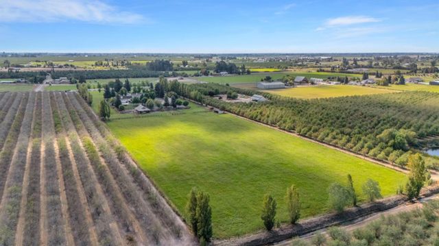 30999 Grooms Rd, Oakdale, CA 95361