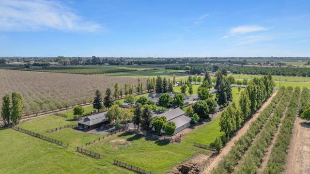 30999 Grooms Rd, Oakdale, CA 95361