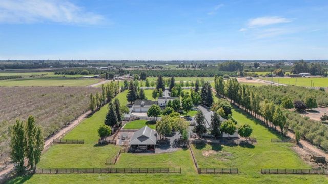 30999 Grooms Rd, Oakdale, CA 95361