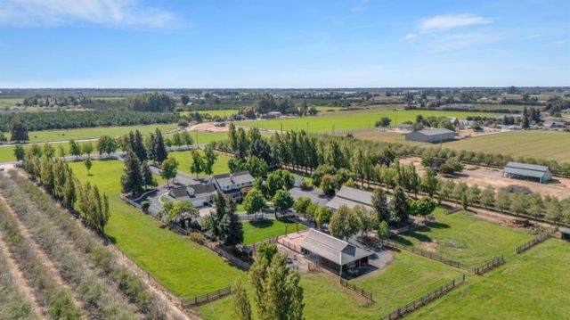 30999 Grooms Rd, Oakdale, CA 95361