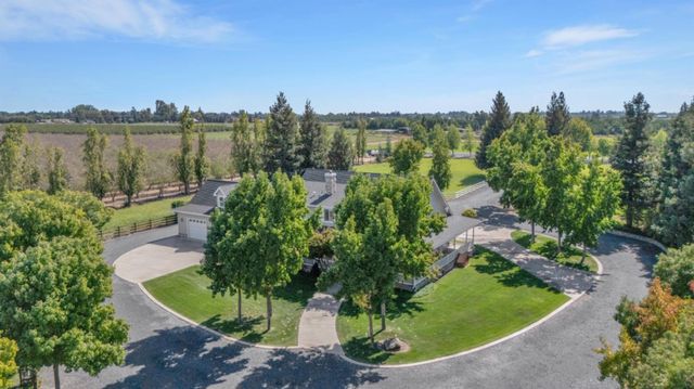 30999 Grooms Rd, Oakdale, CA 95361