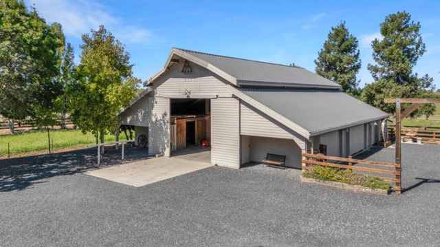 30999 Grooms Rd, Oakdale, CA 95361