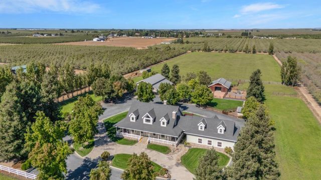 30999 Grooms Rd, Oakdale, CA 95361