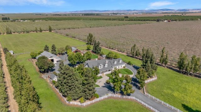 30999 Grooms Rd, Oakdale, CA 95361