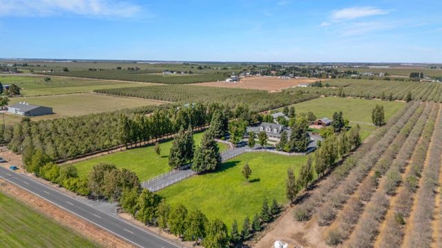 30999 Grooms Rd, Oakdale, CA 95361