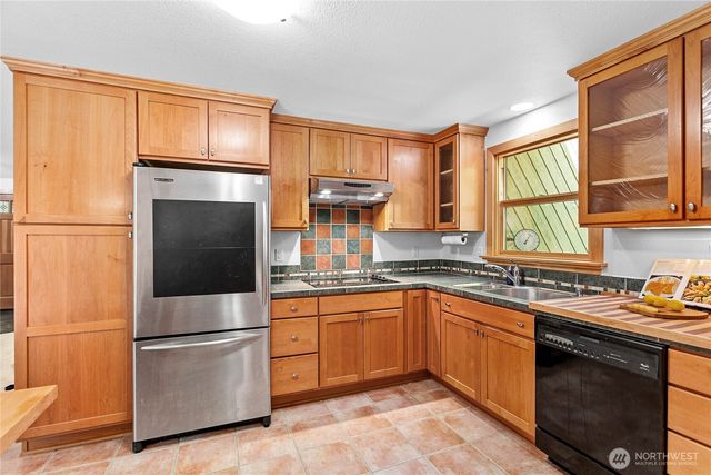 1536 Glen Cove Lane, Bellingham, WA 98229