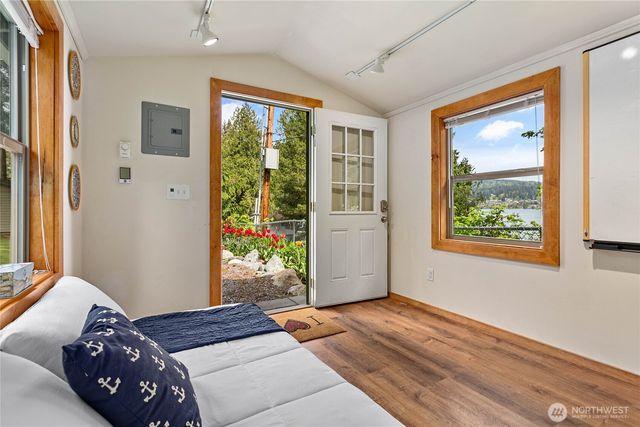 1536 Glen Cove Lane, Bellingham, WA 98229