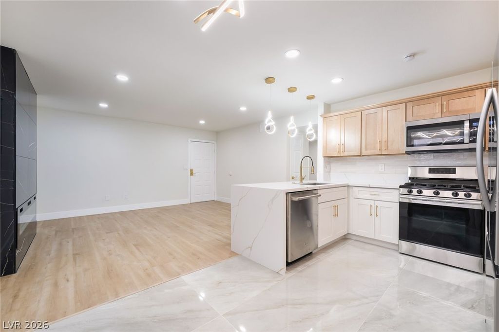 5064 Spencer Street A, Las Vegas, NV 89119 — photo 2