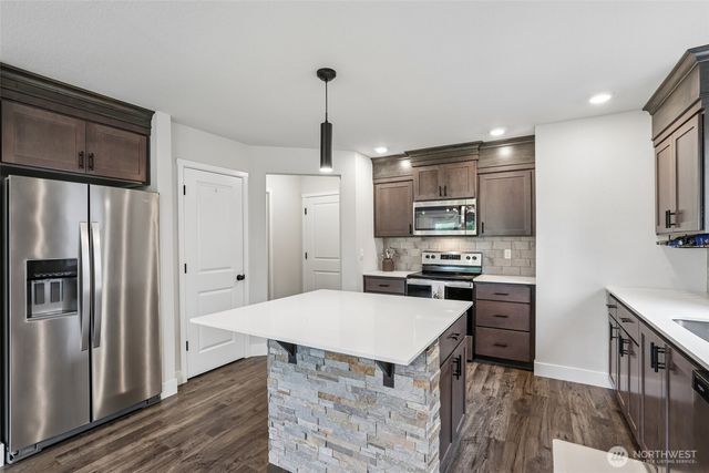 922 NW 175th Way, Ridgefield, WA 98642