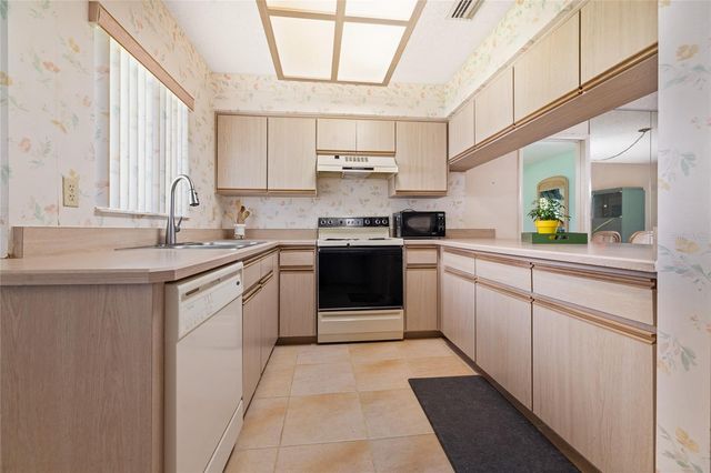 21 WEDGEWOOD LANE, Palm Coast, FL 32164