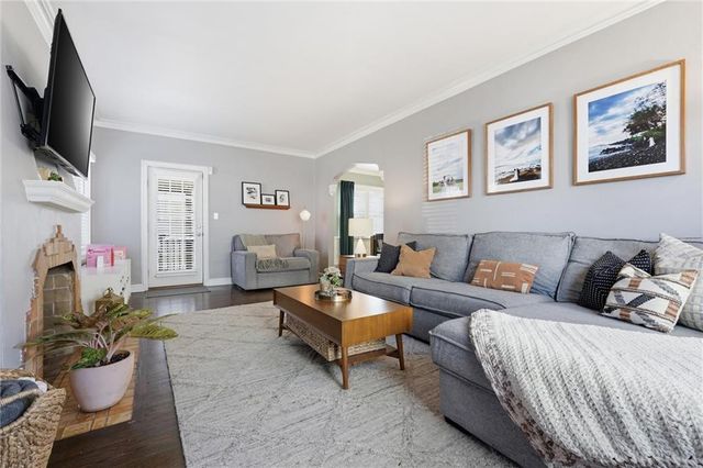 235 E 74th Street, Kansas City, MO 64114