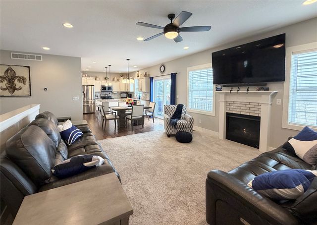 726 E 26th Street N, Newton, IA 50208