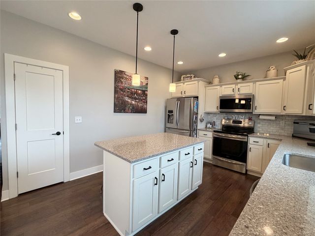 726 E 26th Street N, Newton, IA 50208