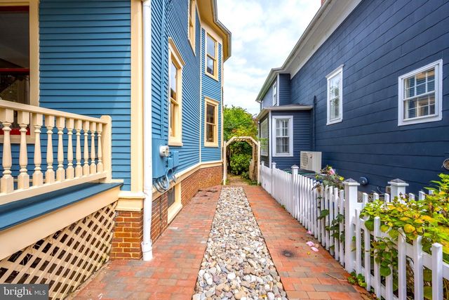 102 DUKE OF GLOUCESTER ST, Annapolis, MD 21401